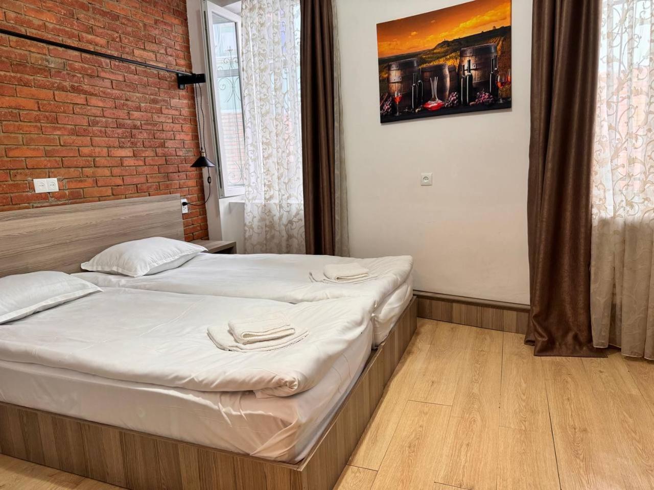Tbil Inn Hotel Tbilisi Esterno foto