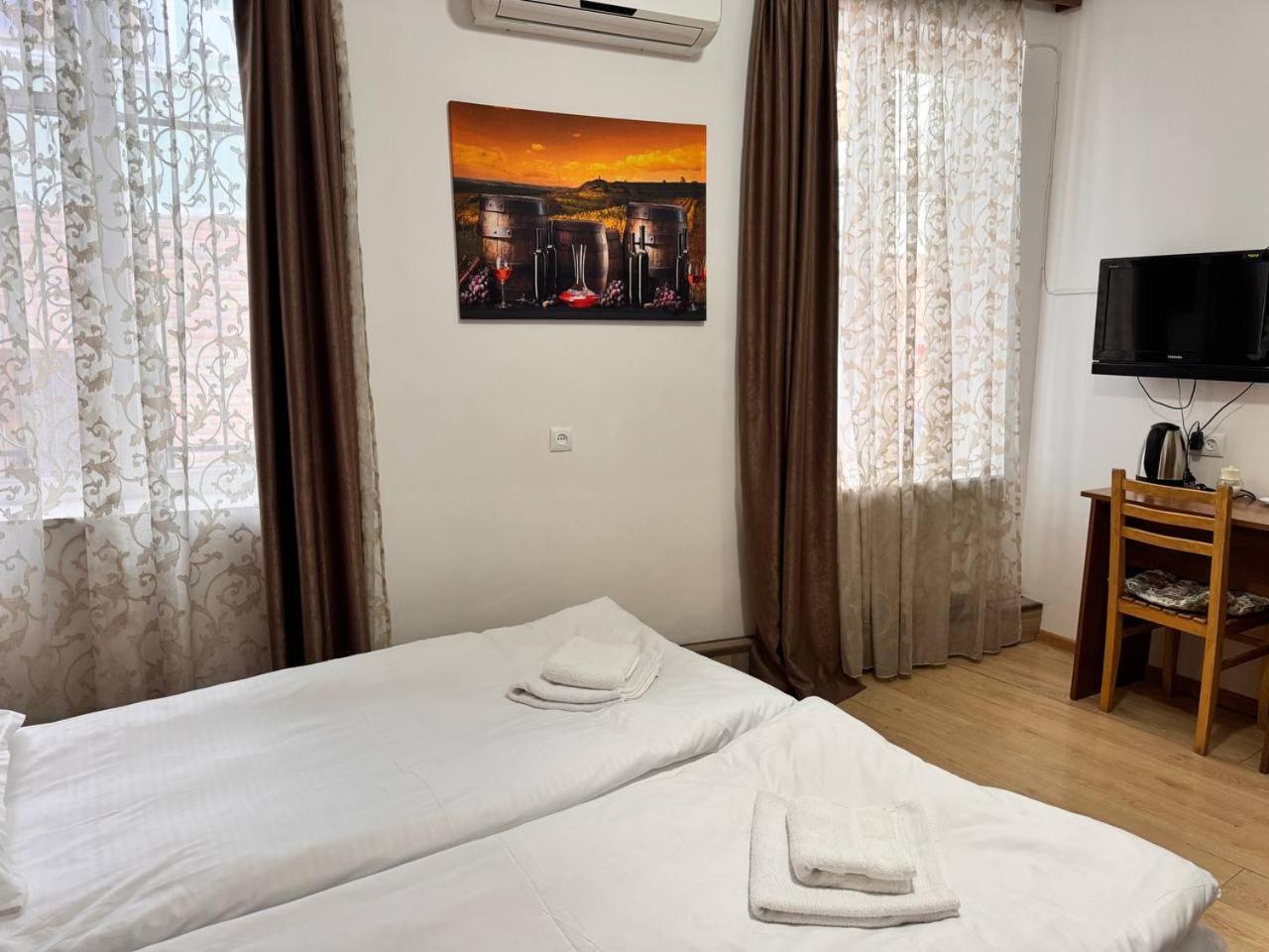 Tbil Inn Hotel Tbilisi Esterno foto